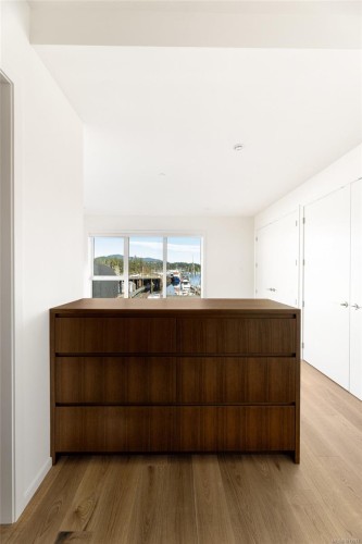 201-2270 Harbour Rd, Sidney, BC - Indoor