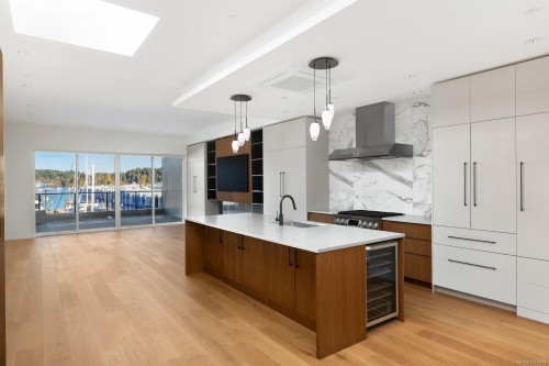 201-2270 Harbour Rd, Sidney, BC - Indoor Photo Showing Kitchen With Upgraded Kitchen
