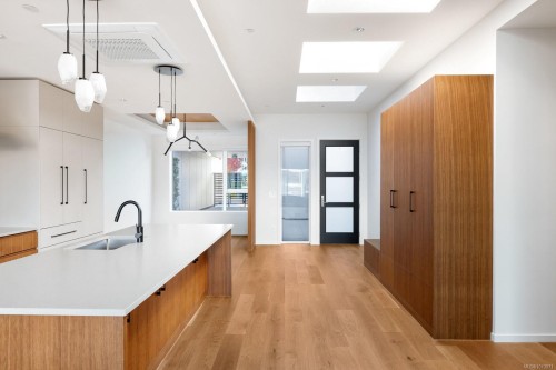 201-2270 Harbour Rd, Sidney, BC - Indoor Photo Showing Kitchen