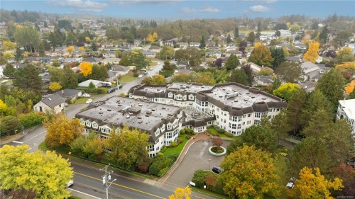 305-1521 Church Ave, Saanich, BC - Outdoor With View