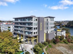 402-757 Tyee Rd  Victoria, BC V9A 7P7