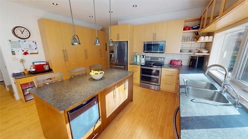 2919 Westview Road, Cranbrook, BC - Indoor Photo Showing Kitchen With Double Sink