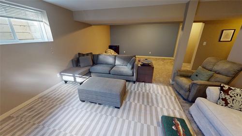 2919 Westview Road, Cranbrook, BC - Indoor Photo Showing Living Room