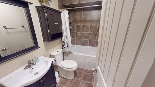 2919 Westview Road, Cranbrook, BC - Indoor Photo Showing Bathroom
