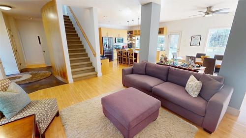2919 Westview Road, Cranbrook, BC - Indoor Photo Showing Living Room