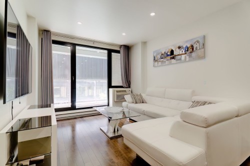 Living Room - 353-1414 Rue Chomedey, Montréal (Ville-Marie), QC - Indoor Photo Showing Living Room