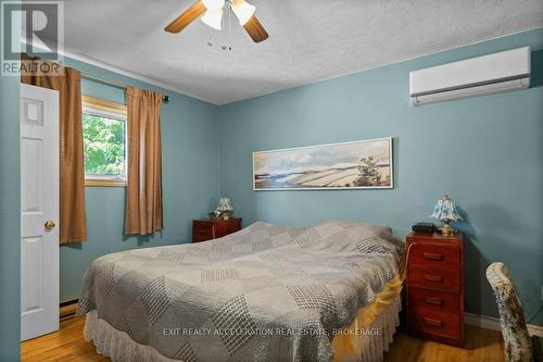 122 Bayview Drive, Greater Napanee (Greater Napanee), ON - Indoor Photo Showing Bedroom