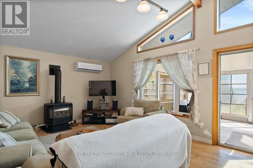 122 Bayview Drive, Greater Napanee (Greater Napanee), ON - Indoor Photo Showing Living Room With Fireplace