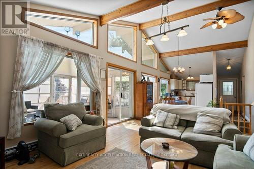 122 Bayview Drive, Greater Napanee (Greater Napanee), ON - Indoor Photo Showing Living Room