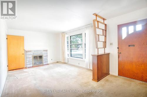 143 Oakside Street, London East (East C), ON - Indoor With Fireplace