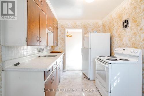 143 Oakside Street, London East (East C), ON - Indoor Photo Showing Kitchen