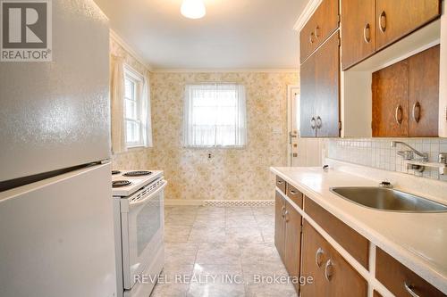 143 Oakside Street, London East (East C), ON - Indoor Photo Showing Kitchen