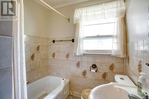 143 Oakside Street, London East (East C), ON - Indoor Photo Showing Bathroom