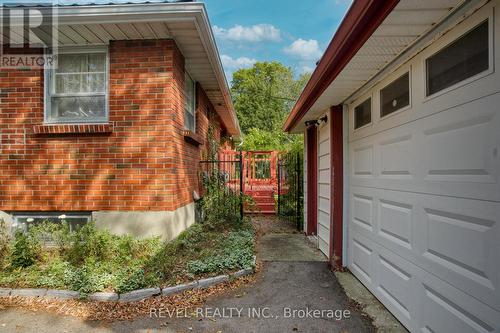 143 Oakside Street, London East (East C), ON - Outdoor With Exterior