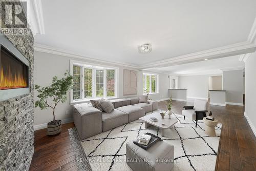 40 Algonquin Forest Drive, East Gwillimbury, ON - Indoor Photo Showing Living Room With Fireplace