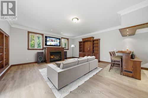 40 Algonquin Forest Drive, East Gwillimbury, ON - Indoor Photo Showing Living Room With Fireplace