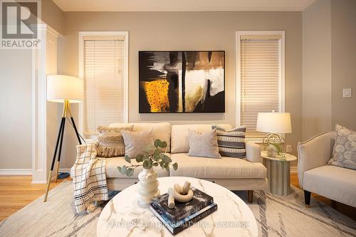 23 Staglin Court, Markham, ON - Indoor Photo Showing Living Room