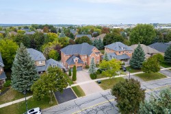 1067 Ivsbridge Boulevard  Newmarket, ON L3X 1N3