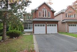 UPPER - 49 FALLING RIVER DRIVE  Richmond Hill, ON L4S 2R1