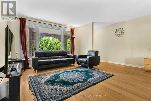 2666 Regina Street, Ottawa, ON - Indoor Photo Showing Living Room