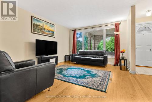 2666 Regina Street, Ottawa, ON - Indoor Photo Showing Living Room