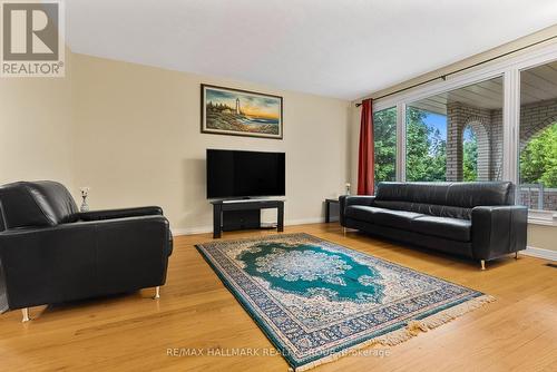 2666 Regina Street, Ottawa, ON - Indoor Photo Showing Living Room