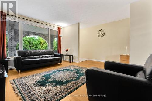 2666 Regina Street, Ottawa, ON - Indoor Photo Showing Living Room