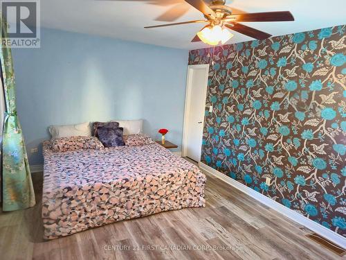15 Mohican Drive, Woodstock (Woodstock - North), ON - Indoor Photo Showing Bedroom