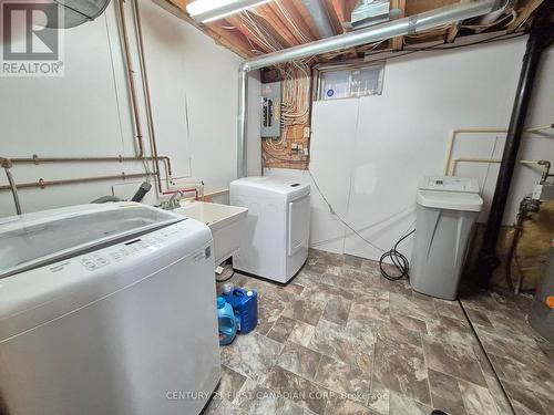 15 Mohican Drive, Woodstock (Woodstock - North), ON - Indoor Photo Showing Laundry Room