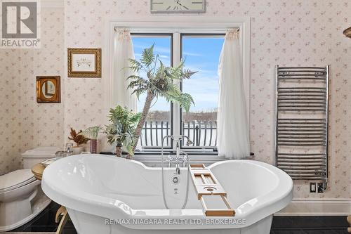 358C Martindale Road, St. Catharines (Martindale Pond), ON - Indoor Photo Showing Bathroom