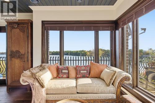 358C Martindale Road, St. Catharines (Martindale Pond), ON - Indoor Photo Showing Living Room