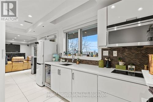 358C Martindale Road, St. Catharines (Martindale Pond), ON - Indoor Photo Showing Kitchen