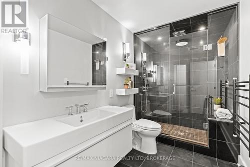 358C Martindale Road, St. Catharines (Martindale Pond), ON - Indoor Photo Showing Bathroom