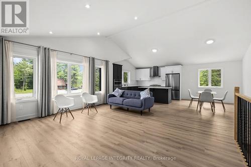 292 James Andrew Way, Beckwith, ON - Indoor Photo Showing Living Room