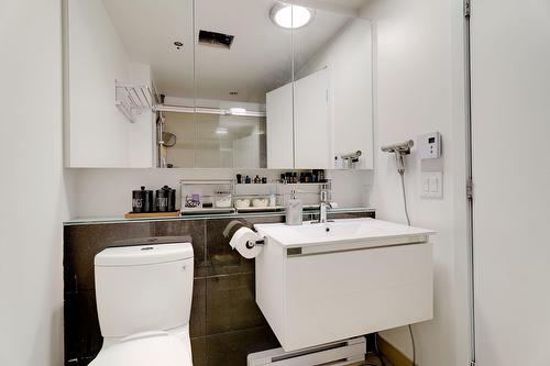 Salle de bains - 554-1414 Rue Chomedey, Montréal (Ville-Marie), QC - Indoor Photo Showing Other Room