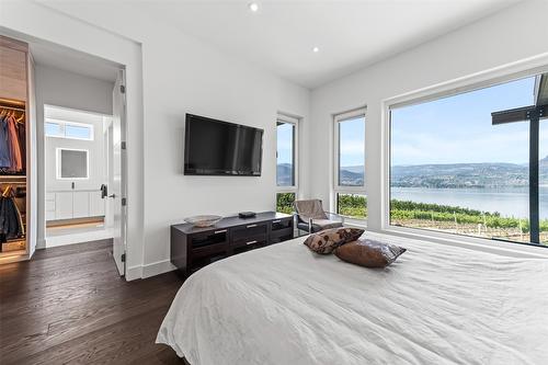 2805 Aikins Loop, Naramata, BC - Indoor Photo Showing Bedroom