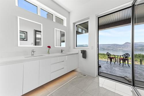 2805 Aikins Loop, Naramata, BC - Indoor Photo Showing Bathroom