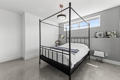 2805 Aikins Loop, Naramata, BC - Indoor Photo Showing Bedroom