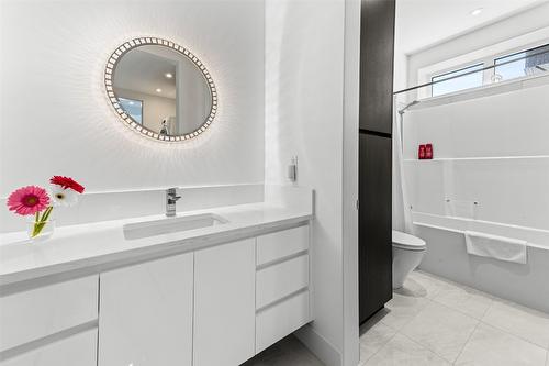 2805 Aikins Loop, Naramata, BC - Indoor Photo Showing Bathroom
