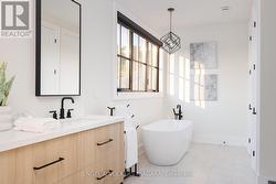 Spa ensuite with soaker tub - 