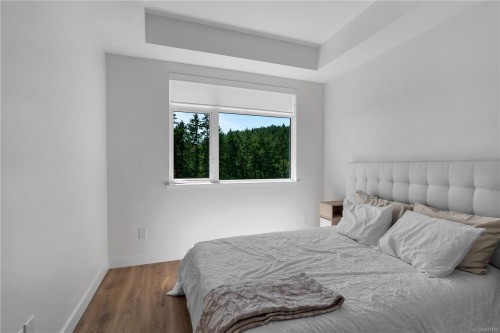 104-2000 West Park Lane, View Royal, BC - Indoor Photo Showing Bedroom