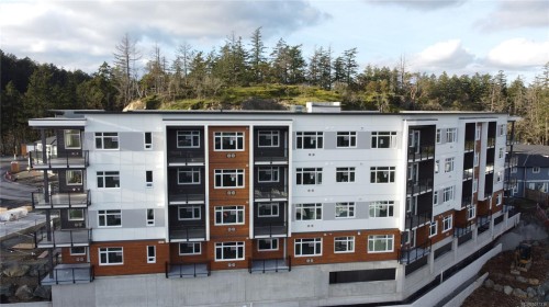 402-2000 West Park Lane, View Royal, BC - Outdoor