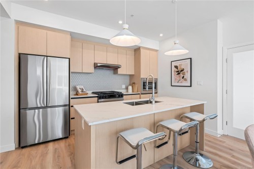 401-2000 West Park Lane, View Royal, BC - Indoor Photo Showing Kitchen With Double Sink With Upgraded Kitchen