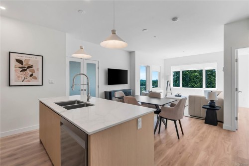 401-2000 West Park Lane, View Royal, BC - Indoor Photo Showing Kitchen With Double Sink