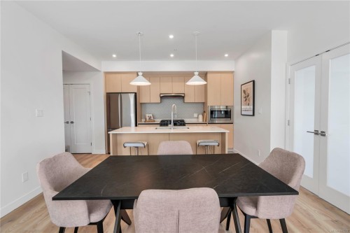 401-2000 West Park Lane, View Royal, BC - Indoor