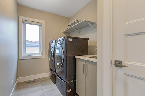 788 Acadia Street, Kelowna, BC - Indoor Photo Showing Laundry Room