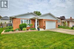 7 HUNTINGTON LANE  St. Catharines (Grapeview), ON L2S 3J5
