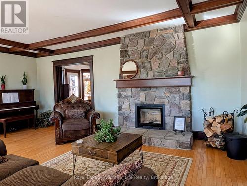 702 Rorke Avenue, Temiskaming Shores (Haileybury), ON - Indoor Photo Showing Living Room With Fireplace
