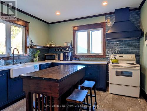 702 Rorke Avenue, Temiskaming Shores (Haileybury), ON - Indoor Photo Showing Kitchen