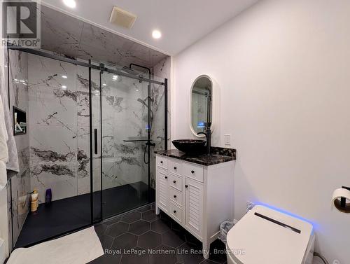 702 Rorke Avenue, Temiskaming Shores (Haileybury), ON - Indoor Photo Showing Bathroom